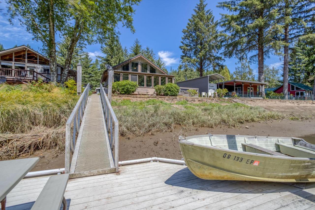 The Crabbing Cabin Lincoln City Exterior photo