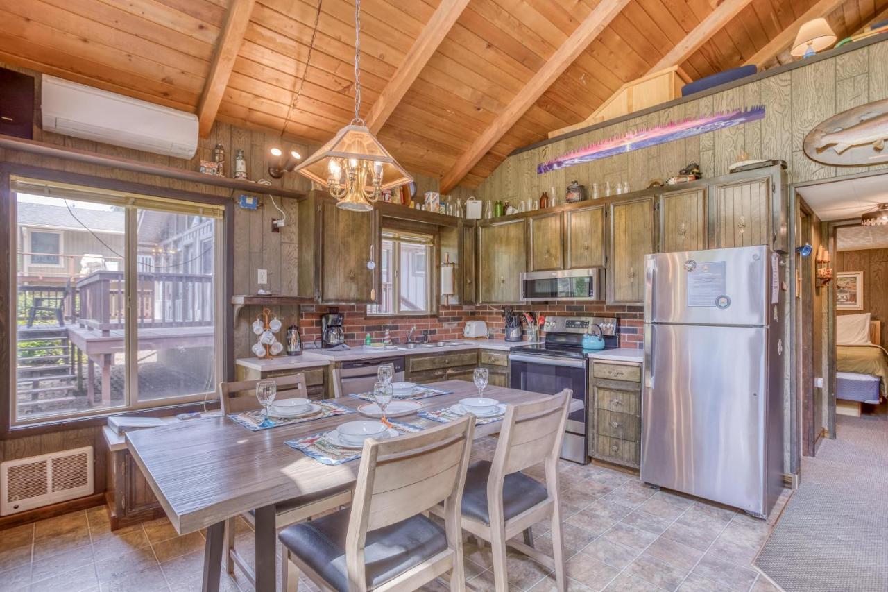 The Crabbing Cabin Lincoln City Exterior photo