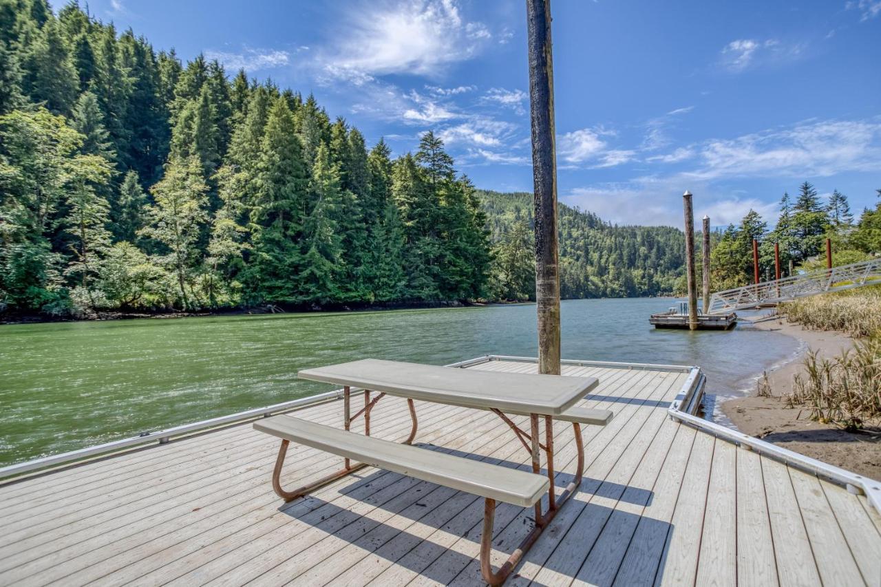 The Crabbing Cabin Lincoln City Exterior photo